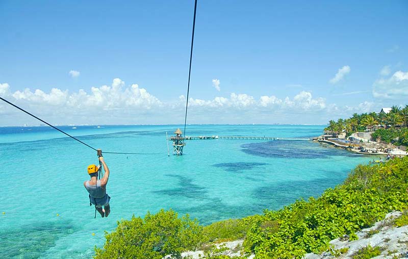 What are the special activities in Garrafon Park In Isla Mujeres?